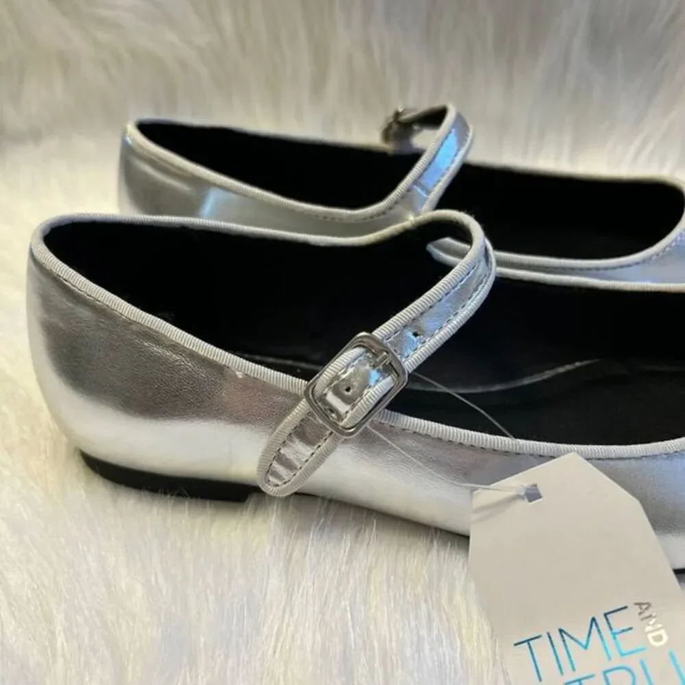 Time‎ And Tru Mary Jane Silver Shoes Womens Size 8 1/2 Gray Flats Memory Foam